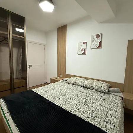 Premium & Free Private Parking Apartment *